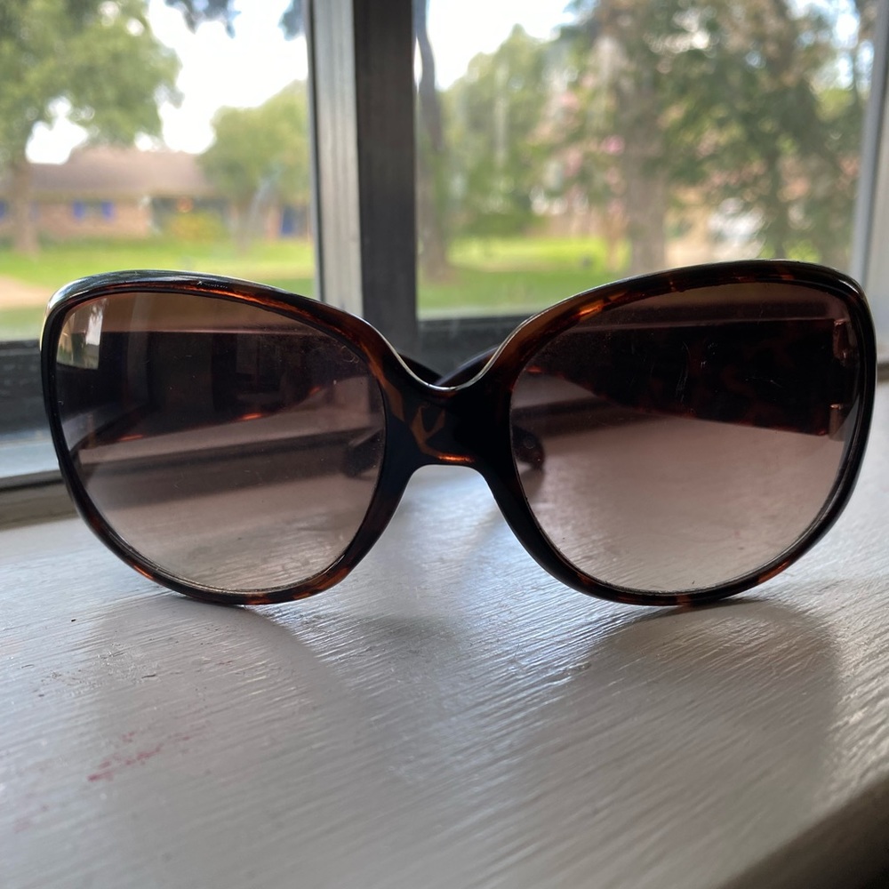 Sold- Fossil brown tortoise shell wide sunglasses - Picture 6 of 6